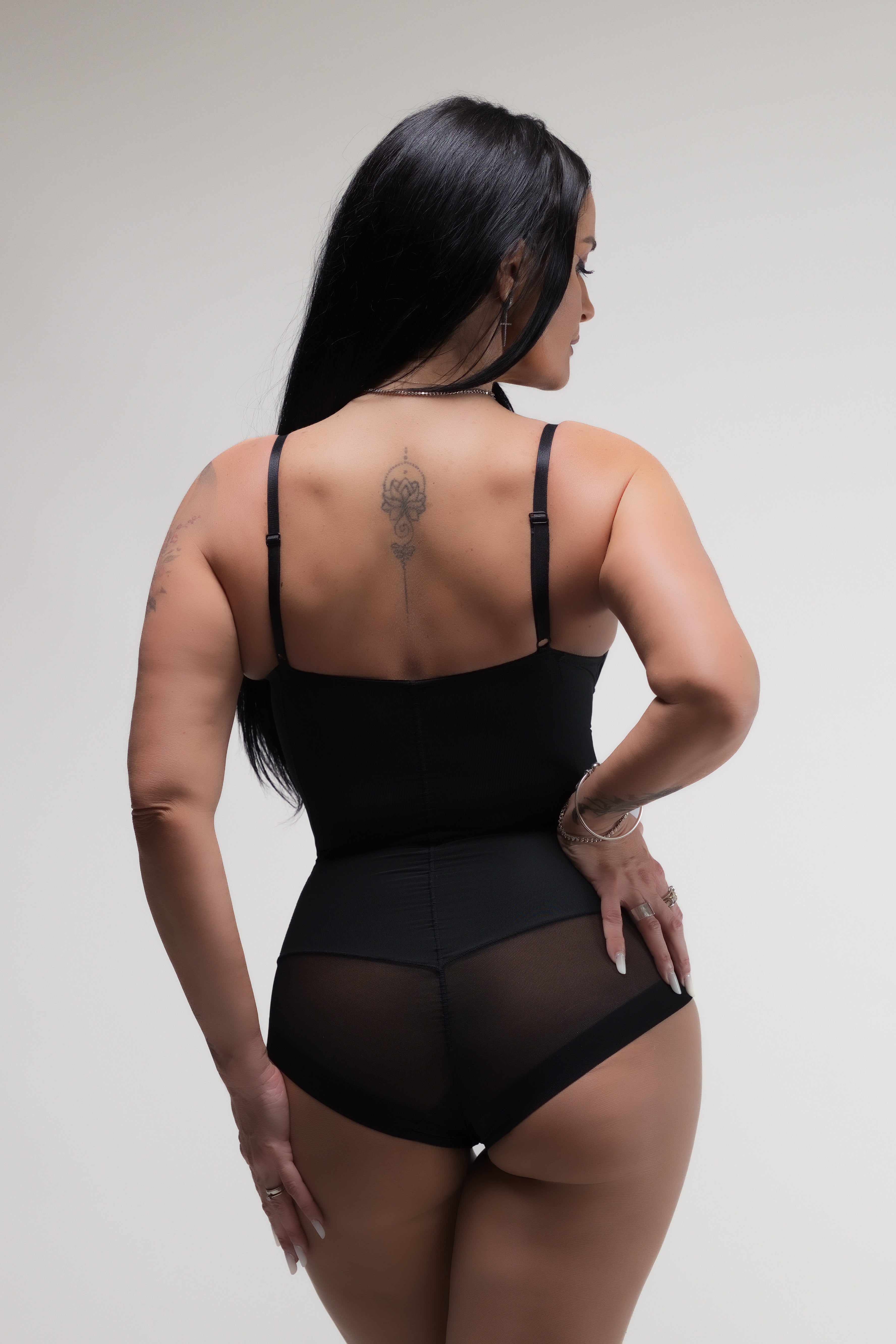 Body ultramodelator cu cupe